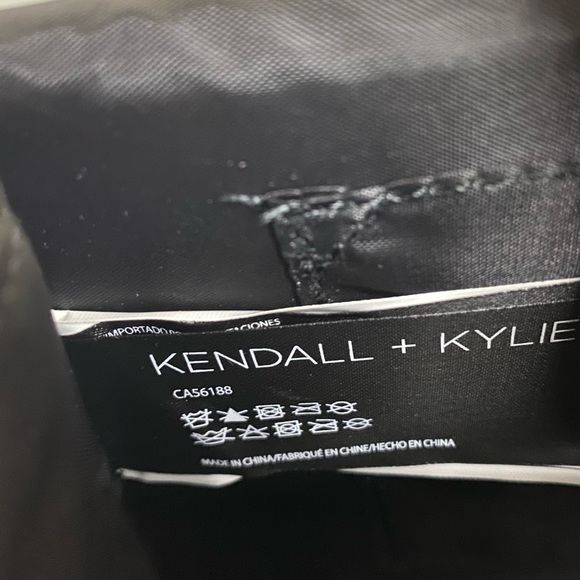 NWT Kendall + Kylie Snake Skin Print Grey Cross Body Purse - Picture 12 of 16